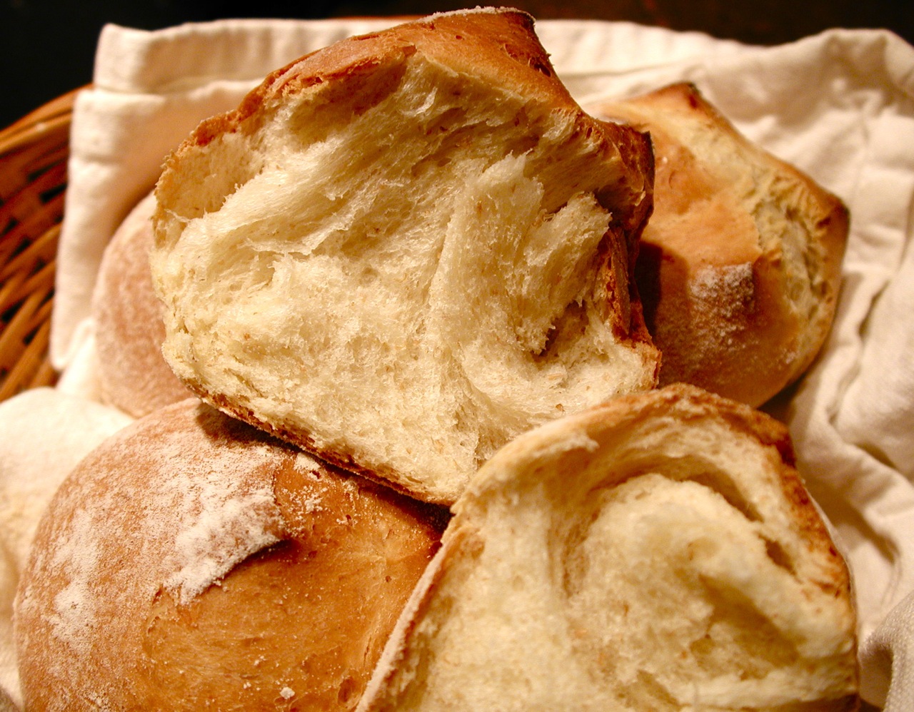 Fern Glen Inn Seasons and Reasons Crusty Dinner Rolls