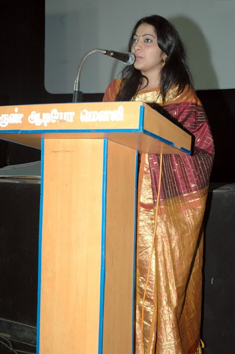 vijay tv ramya new saree at maharaja audio launch hot images