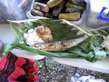 Dishes woven from palm leaves