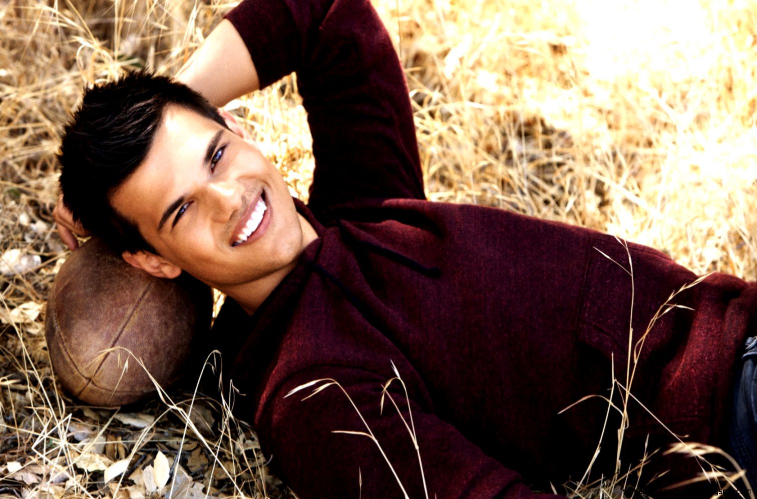 Taylor Lautner 2013 Smile Best Wallpapers for Taylor Lautner 2013 Smile Best Wallpapers for