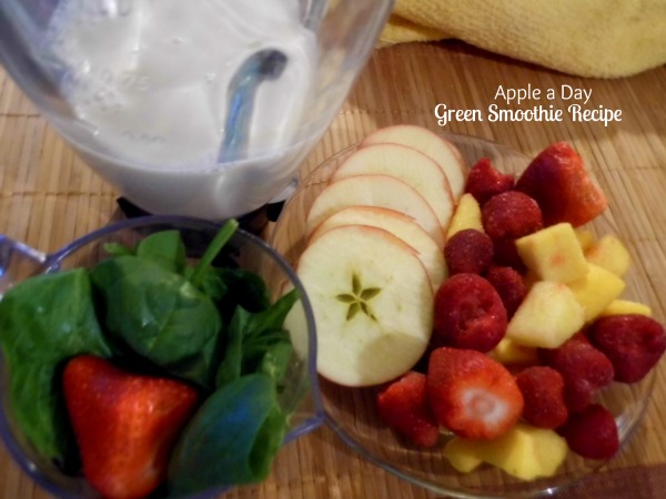 green smoothie recipe with apples and fruit
