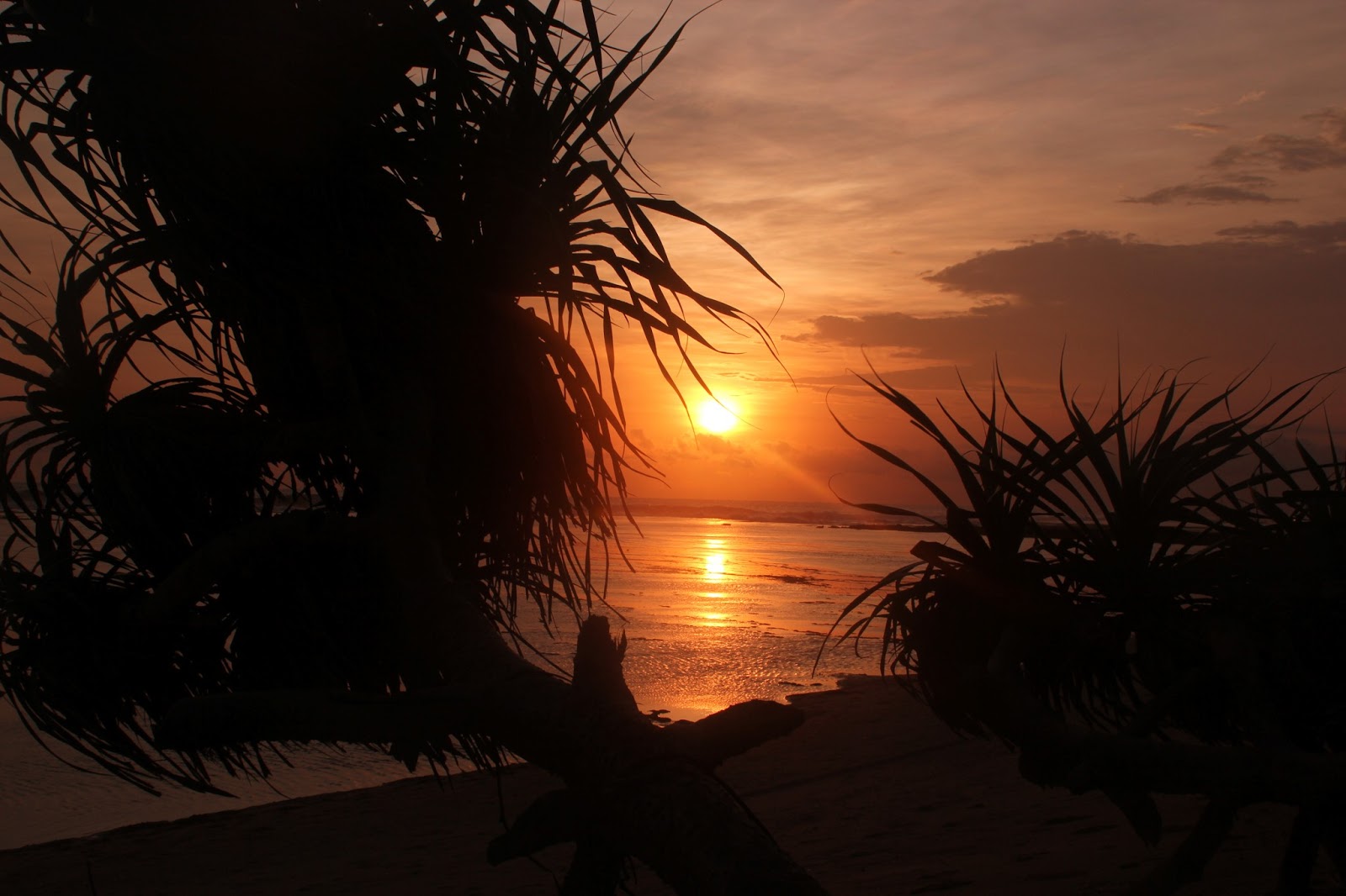 By Aank Amar : Sunset di Pantai Garut Selatan