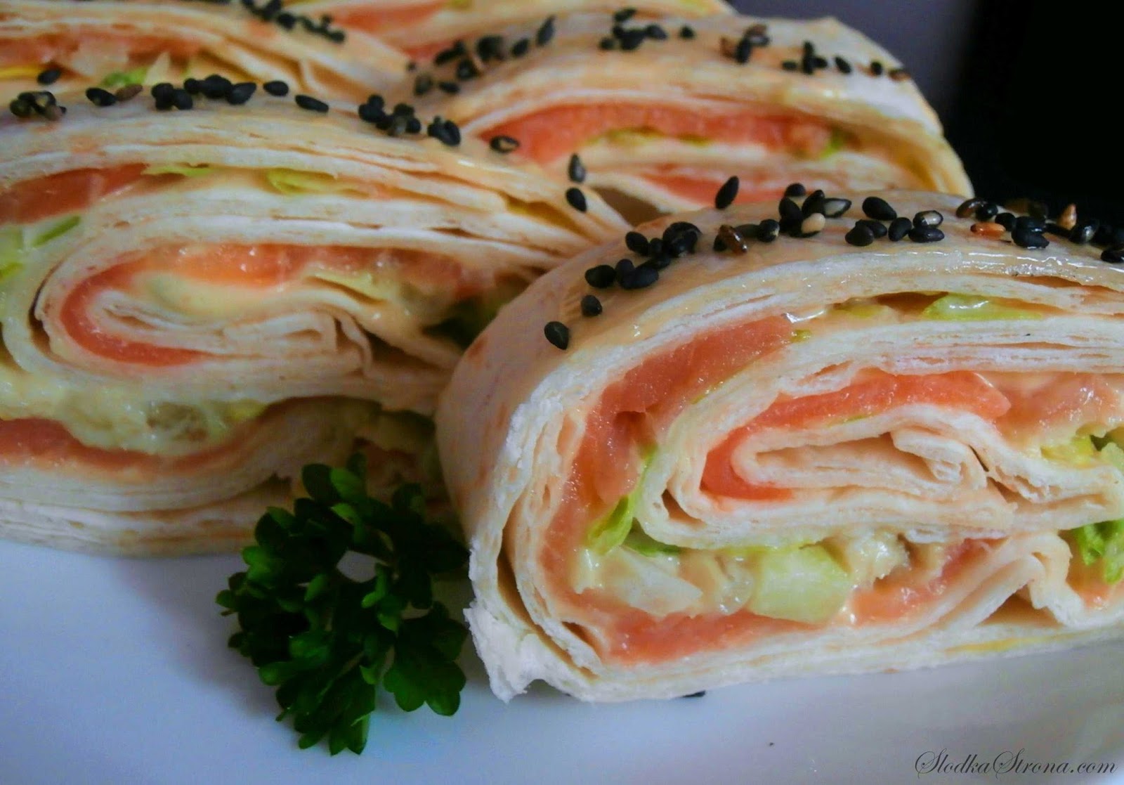 Słodka Strona Roladki z Tortilli na Zimno z Łososiem Wędzonym i Awokado