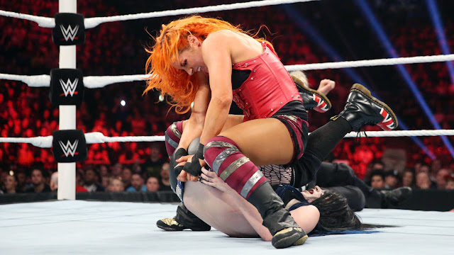 Paige vs. Becky Lynch - Monday Night Raw