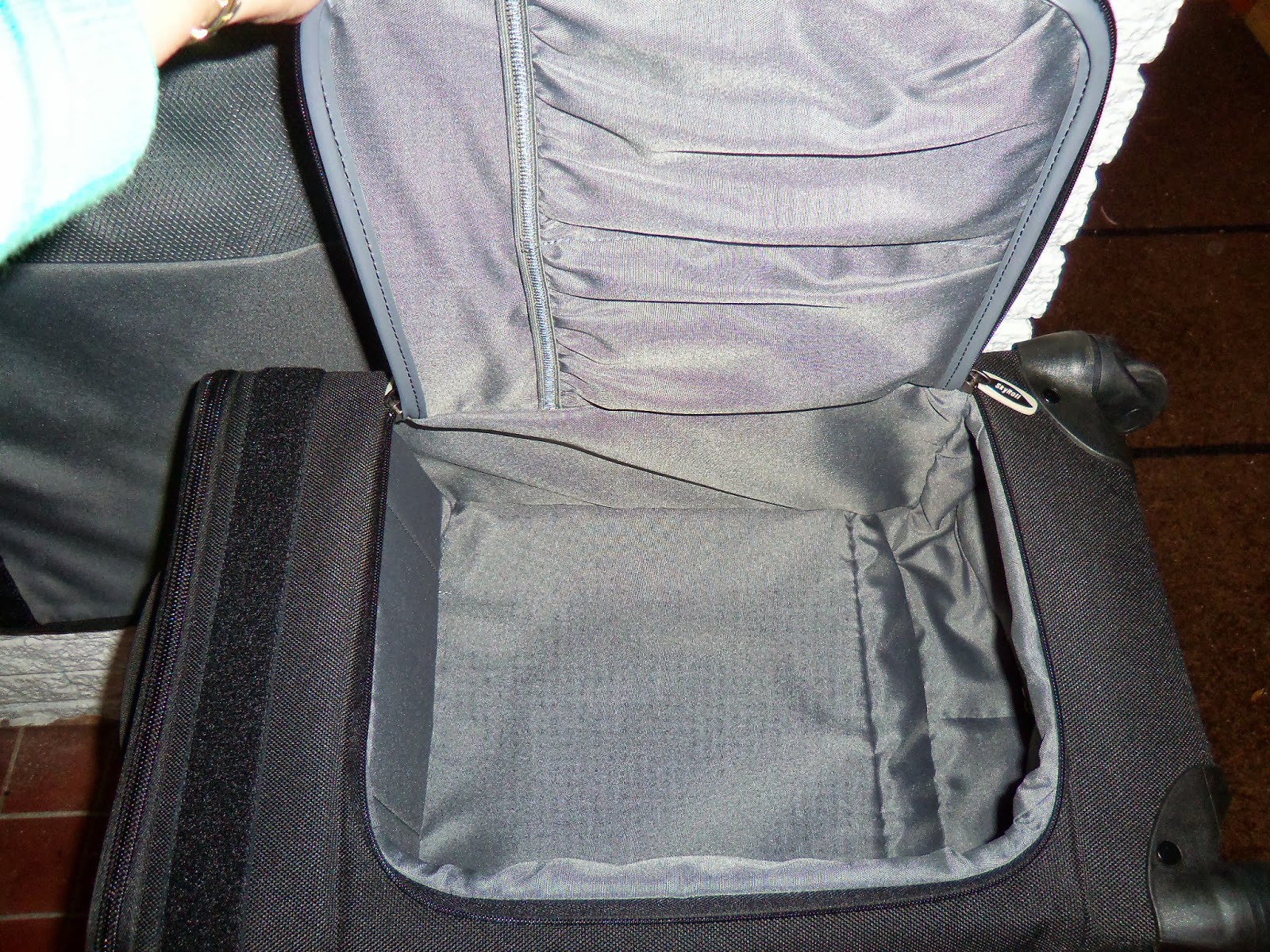 Shereen Travels Cheap Review Skyroll Spinner Carryon