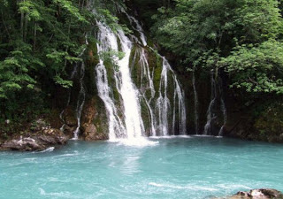 Sungai Tara (Montenegro, Bosnia dan Herzegovina) Sungai Tara (Montenegro, Bosnia dan Herzegovina)