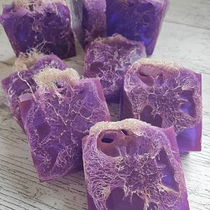 Luffa con jabón de lilas