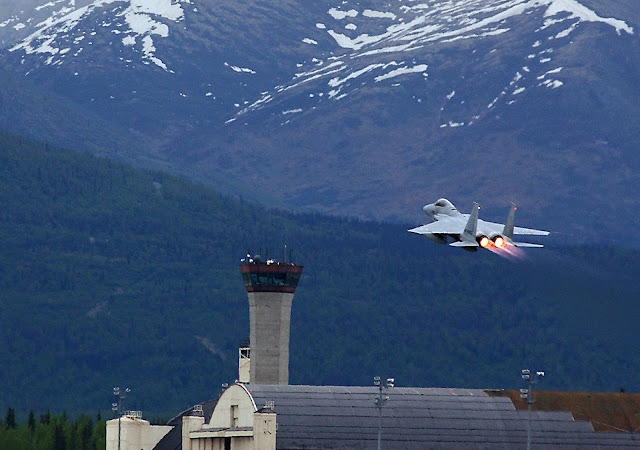 F-15J takes off with full afterburners.