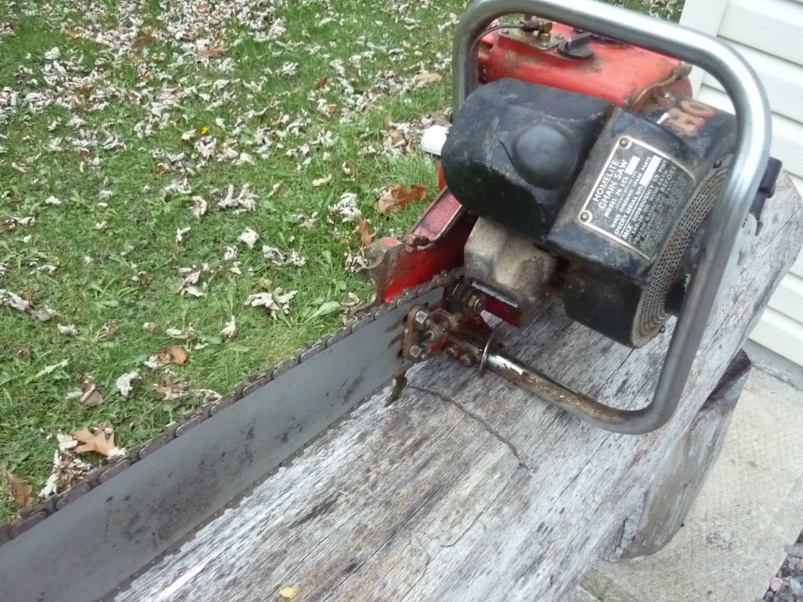 VINTAGE CHAINSAW COLLECTION HOMELITE 26LCS.