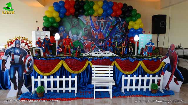 Decoração festa de aniversário Super Heróis em mesa temática luxo Decoração de Festa tema Super-Heróis para aniversário infantil