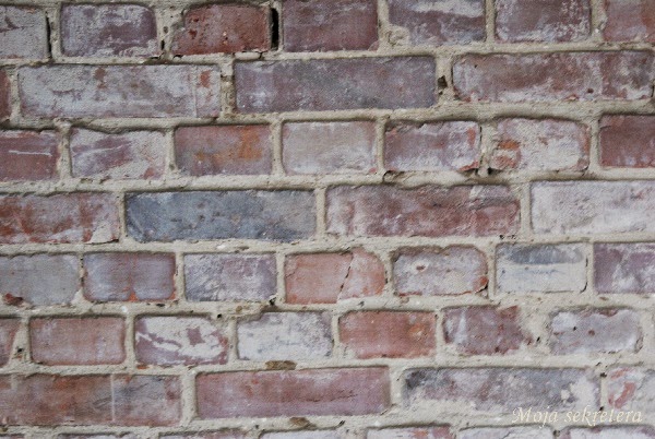 ściana z cegły oczyszczona