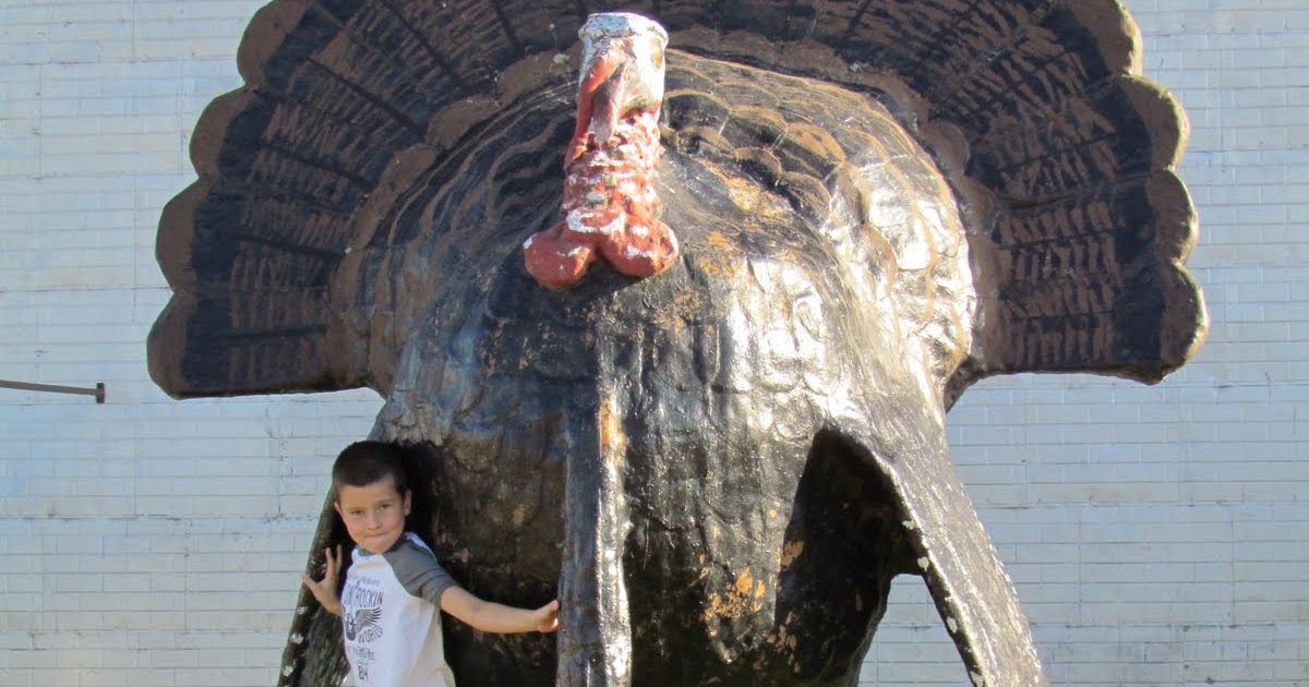 MANITOBA TOWN STATUES