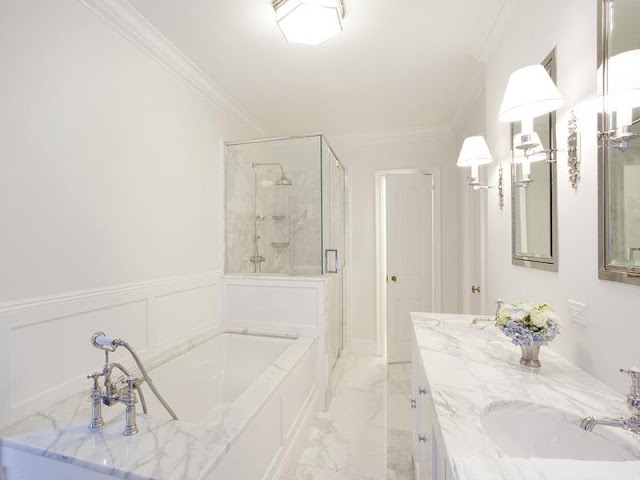 Glass Enclosed Bathtub