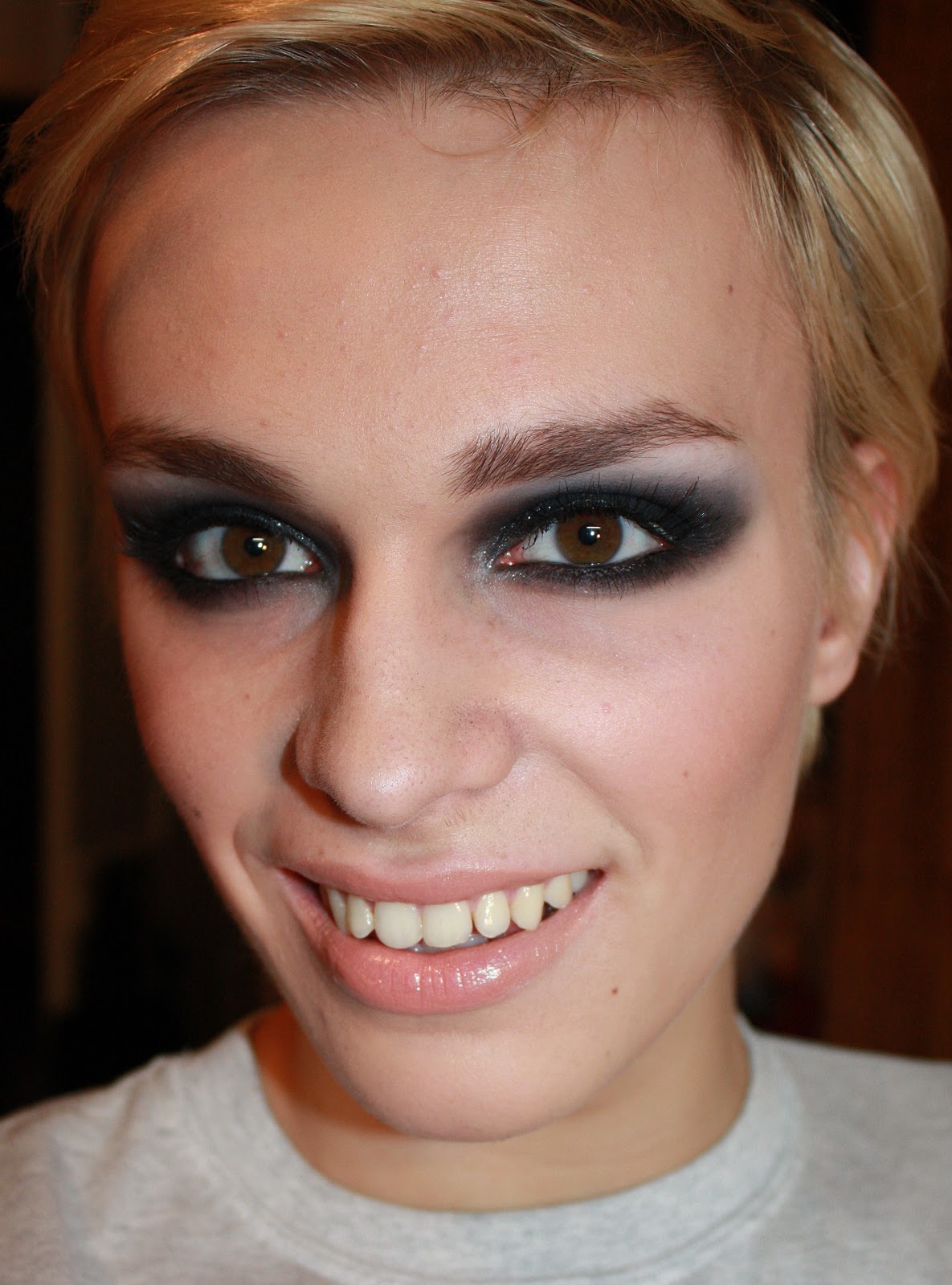 Smilekylee: Taylor Momsen Inspired Makeup