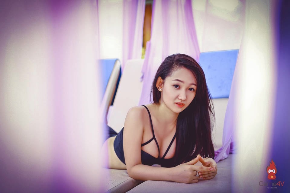 Hot girl Lâm Bảo Nhi cởi áo - VipTruyen.Mobie.In