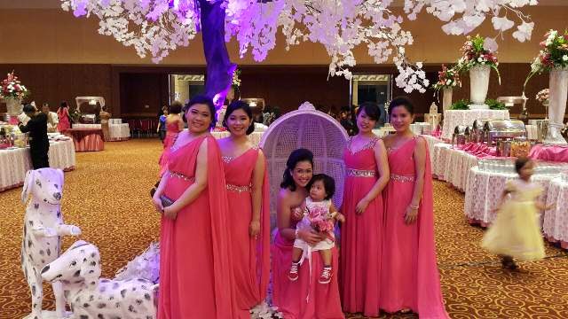 gaun bridesmaid bergaya vintage