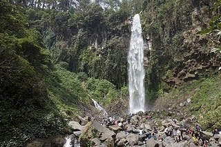 7 Air Terjun Tertinggi Di Indonesia