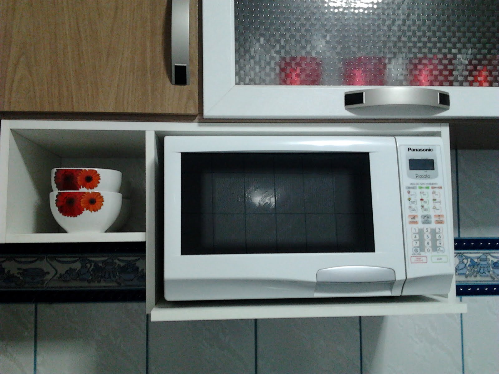 Jardim da Drika: Suporte para Micro-ondas e arrumação nova na cozinha