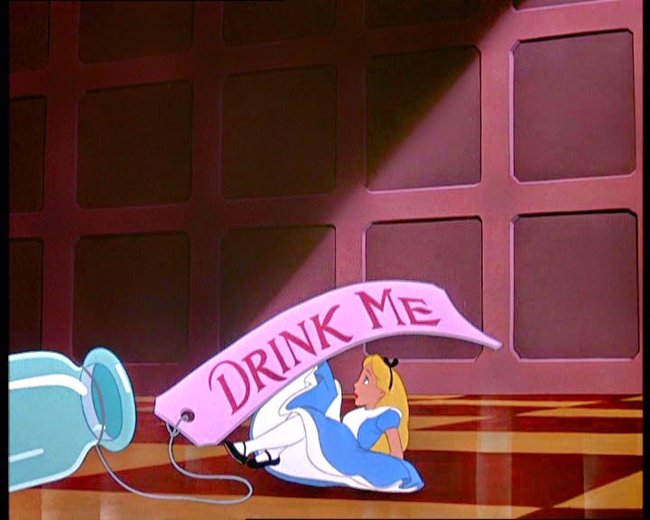 ♥ ♣ *DRINK ME!* Shrinking Alice! ♣ ♥