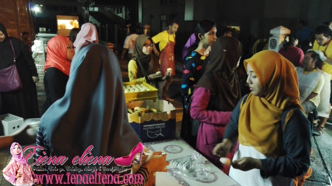 Share a meal with the poor and needy by ‪‎1Charity‬ - 3 Disember 2015