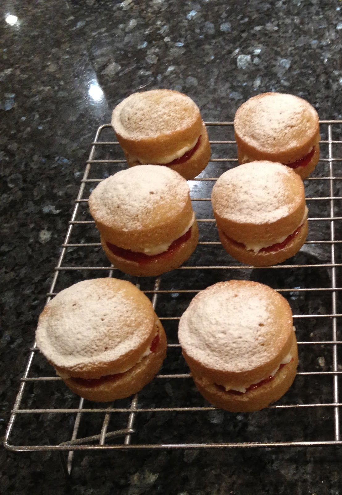 How to Make Cakes Mini Victoria Sponges