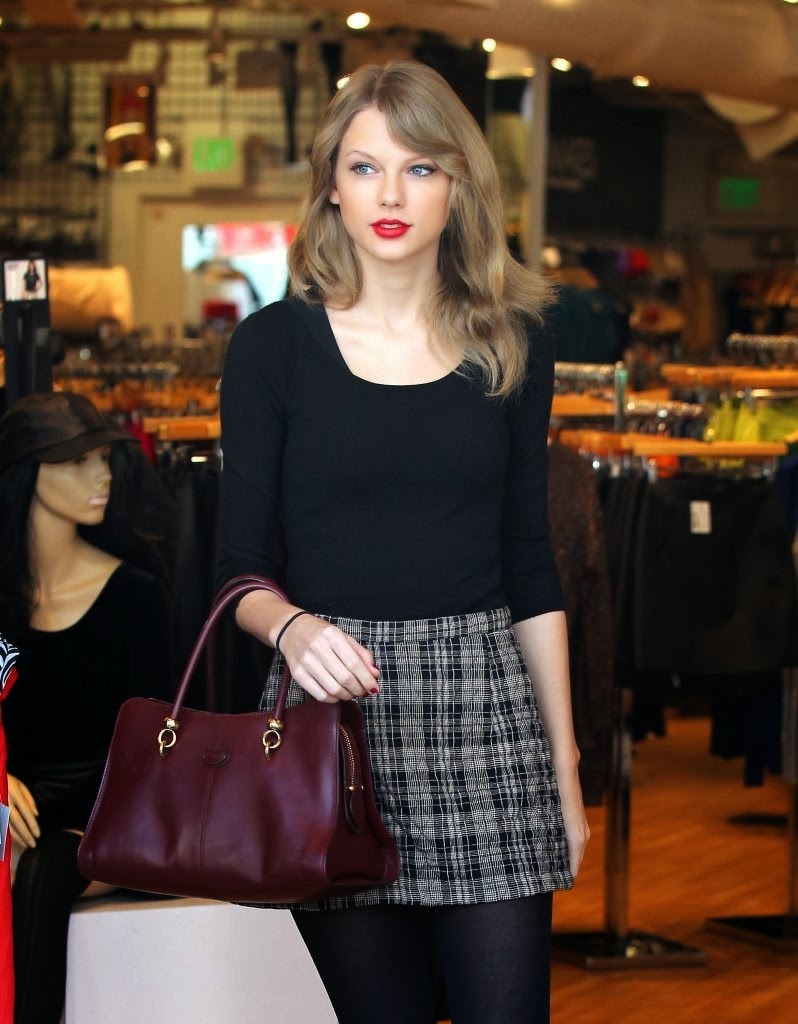 TeenCelebBuzz: Taylor Swift Shops At American Apparel