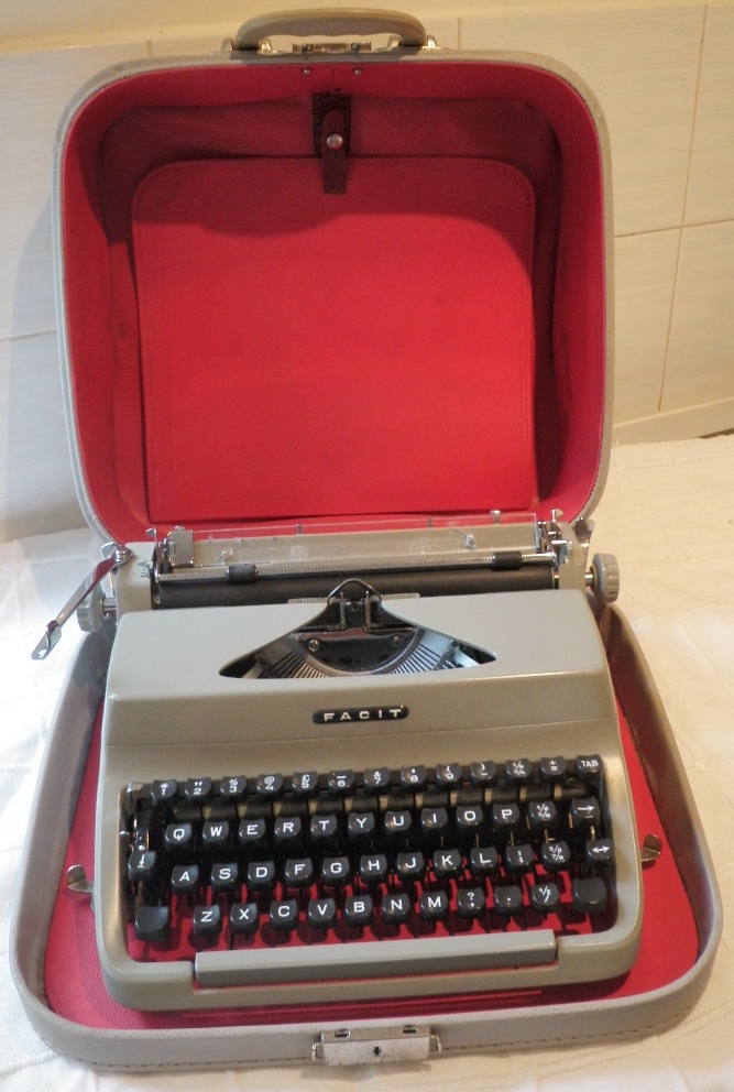 oz.Typewriter Facit TP1 portable The Prince of Typewriters