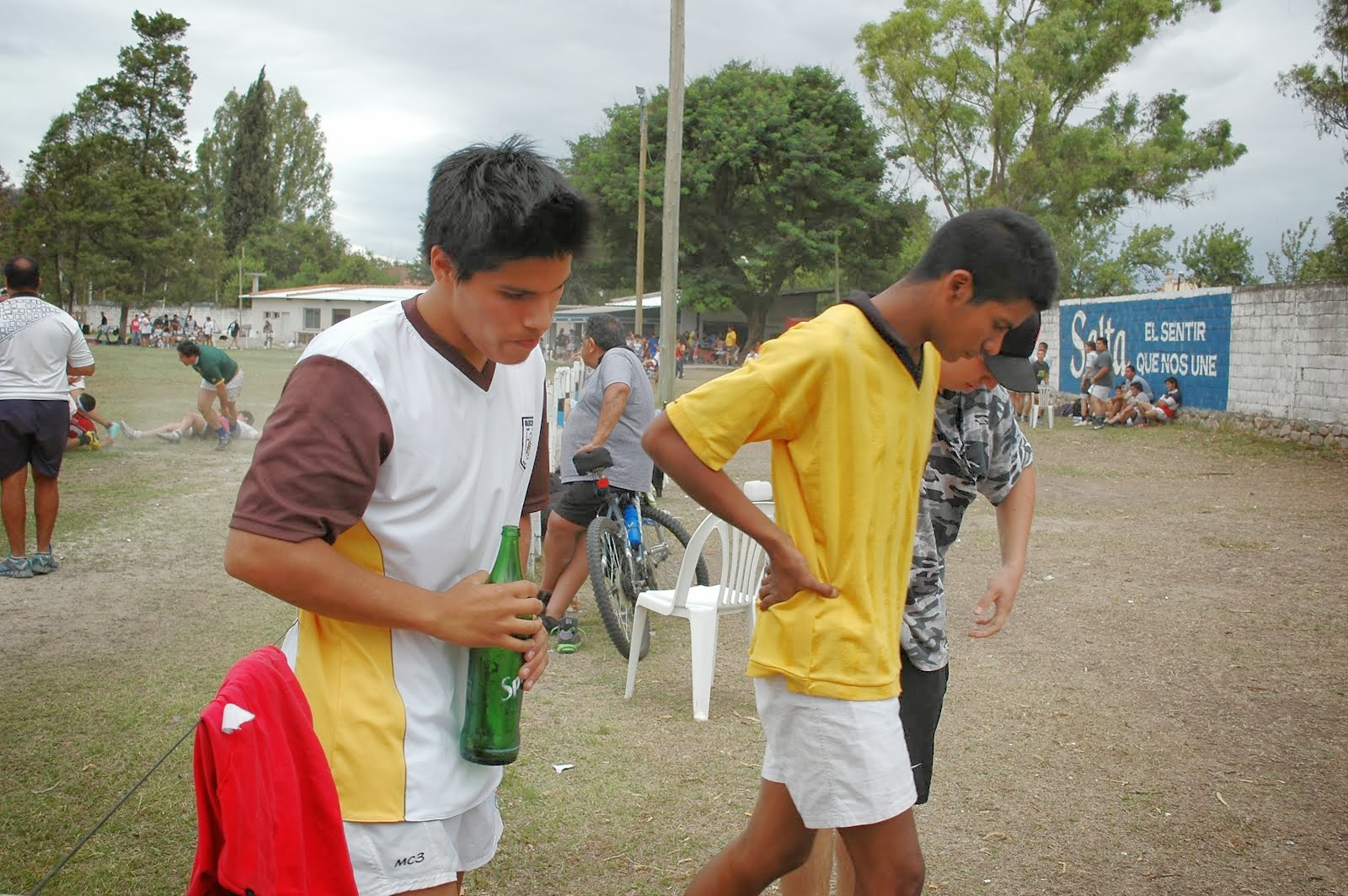 AGOTADOS :ANDRES Y DARIO