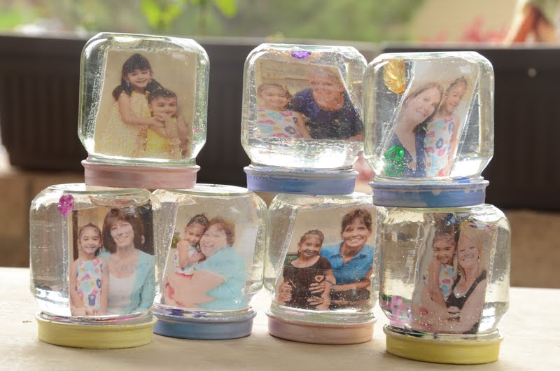 Made in Mommyland Reuse Craft Photo glitter globe from baby food jar