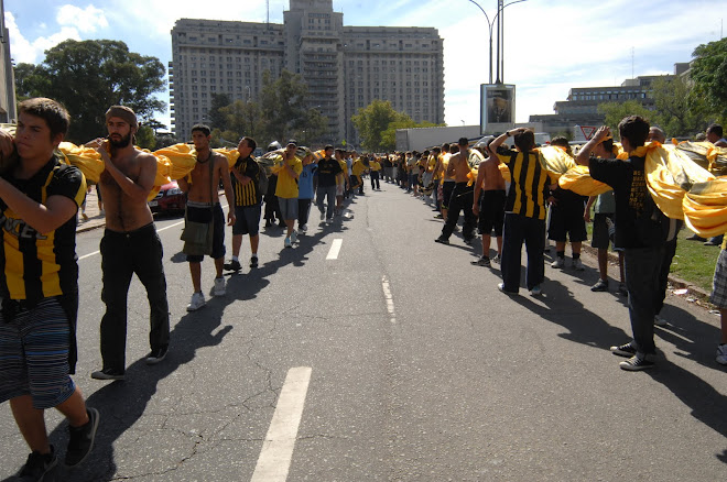 BANDERA GIGANTE DE PEÑAROL DE MONTEVIDEO URUGUAY