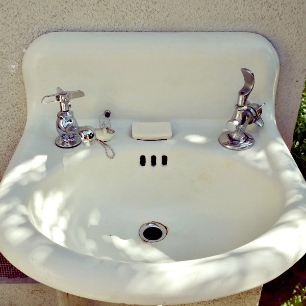 Sunny Simple Life Vintage Outdoor Garden Sink
