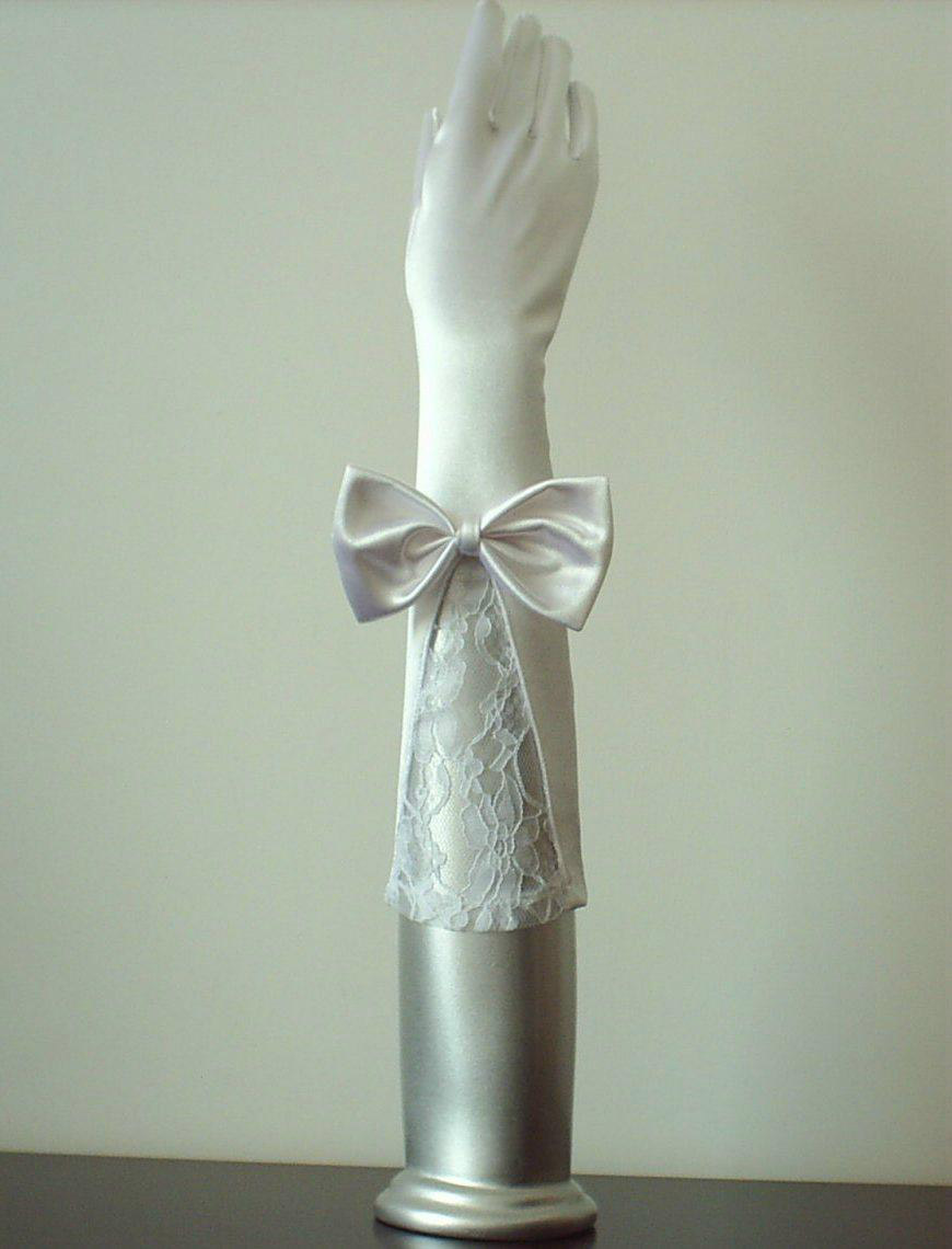 5 examples of accessories wedding gown has increased dramatically