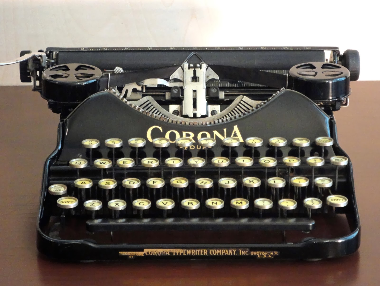 x over it Portable typewriters of the 1920s