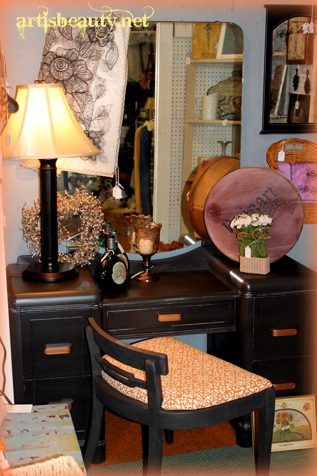 ART IS BEAUTY Roadside rescue Vanity chair makeover