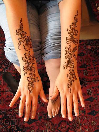 http://3.bp.blogspot.com/-WoQuZYFt-9Q/ThnAavf9QqI/AAAAAAAADQw/meLuohBms-Y/s1600/latest-mehndi-henna-pakistani-indian-designs-2012+%25283%2529.jpg
