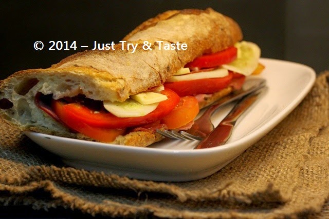 Baguette Sandwich Isi Smoked Beef, Sayuran dengan Saus Yogurt Just