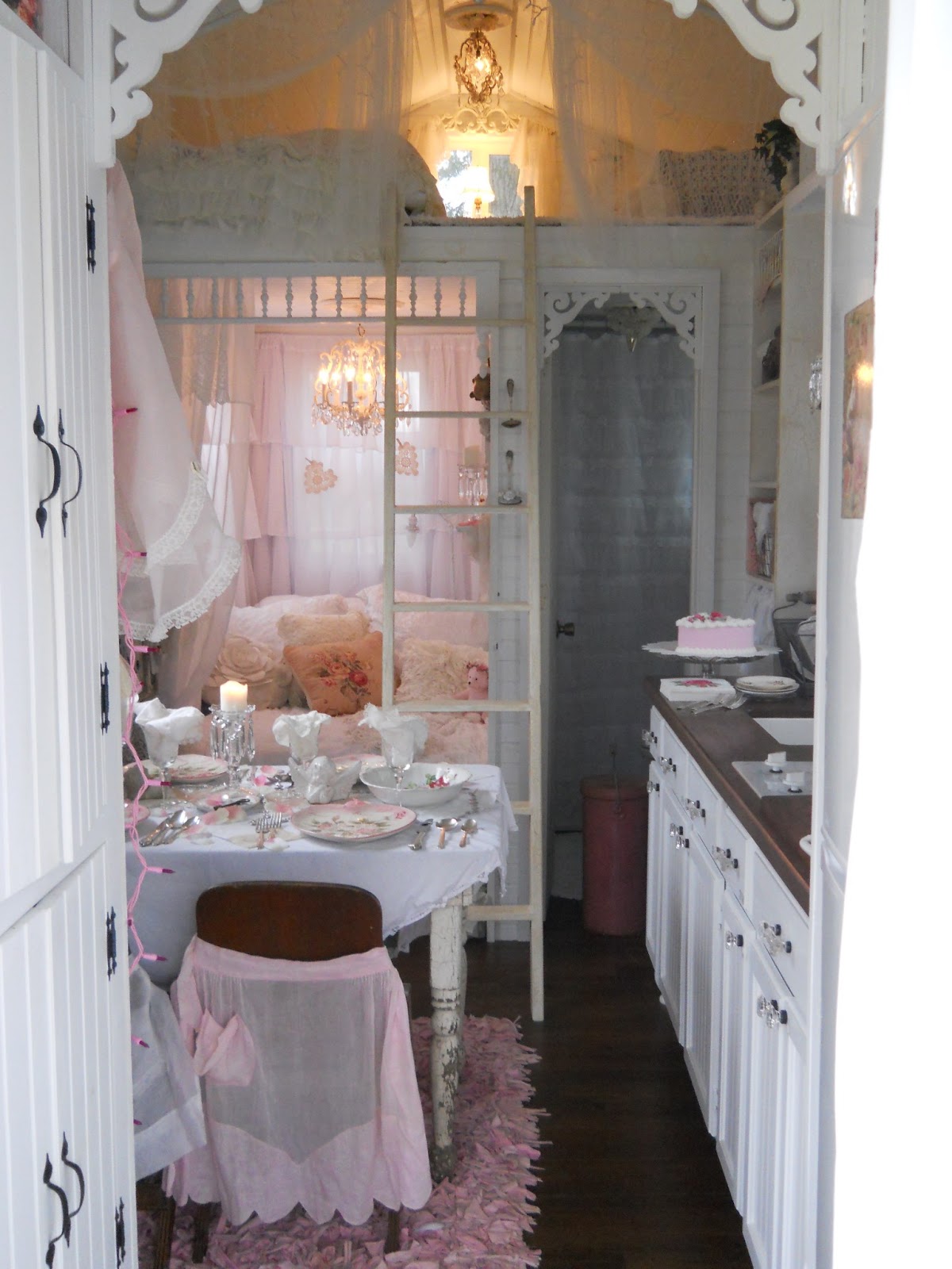 Shabby Chic Tiny Retreat: Hosting a party in a tiny house