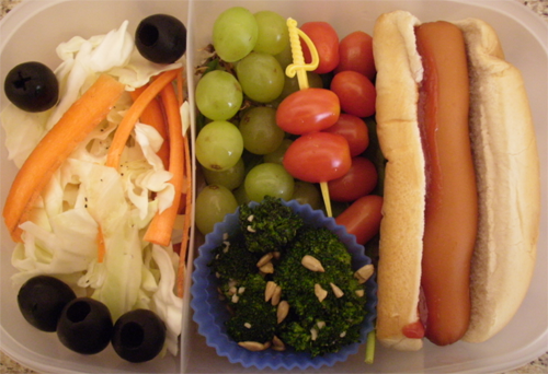 hotdogcoleslaw.png