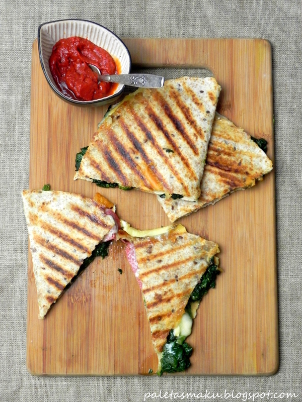 Paleta Smaku Quesadillas grillowane kanapki ze szpinakiem, salami i serem camembert