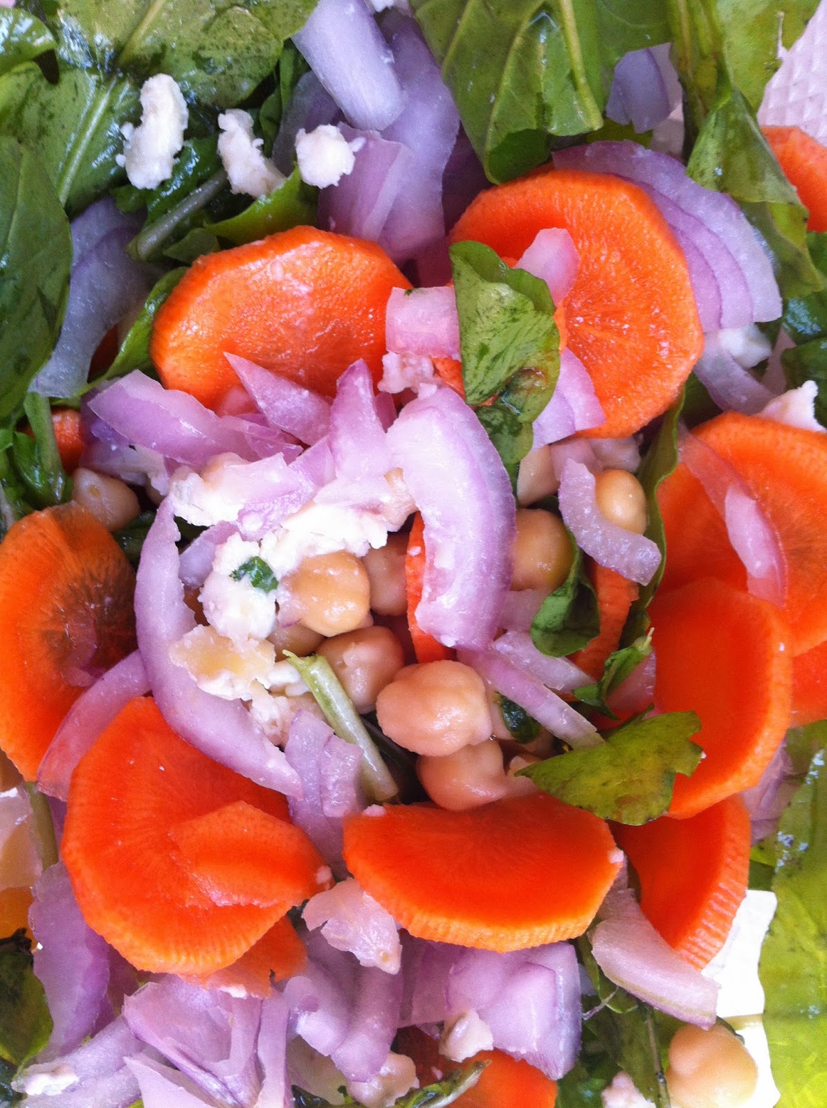 COCINA COMO MAMÁ ENSALADA DE RÚCULA Y CEBOLLAS MORADAS