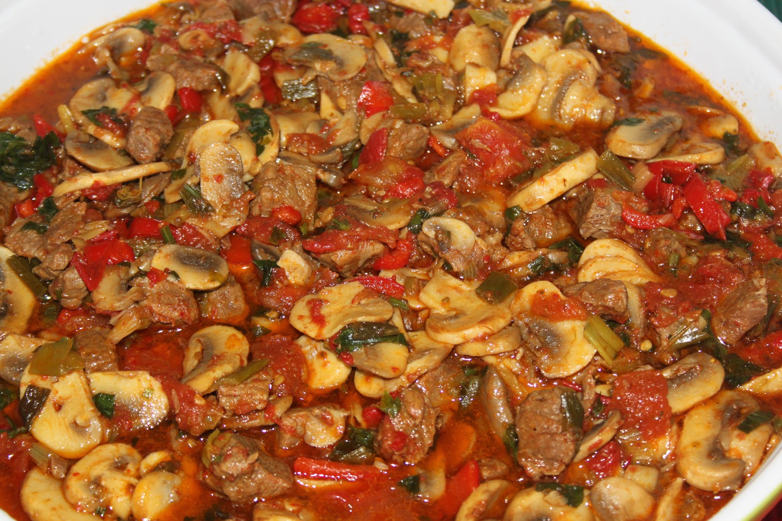 Esen�den Bir Tutam Baharat PARÇA ETLİ MANTAR SOTE