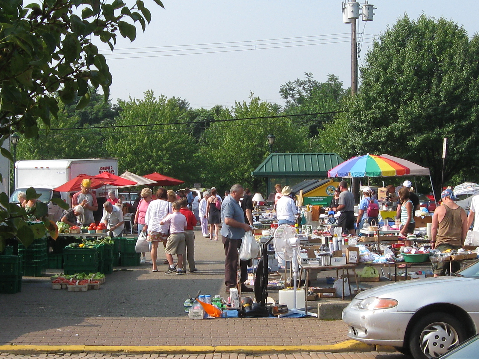 Odds and Ends Sunday Farmer's Market in Aspinwall, Pennsylvania
