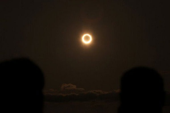 شاهد كسوف الشمس الذي حدث اليوم في طوكيو Tokio+-eclipse-06
