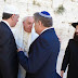 El abrazo de tres religiones (Papa Francisco visita el Muro de los Lamentos)