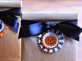 http://www.krisztinawilliams.com/2014/09/easy-diy-halloween-party-favors.html