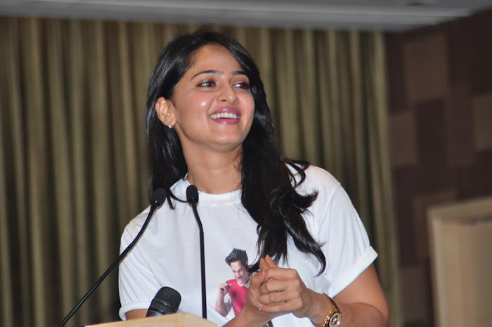 anushka in deiva thirumagal sucess meet unseen pics