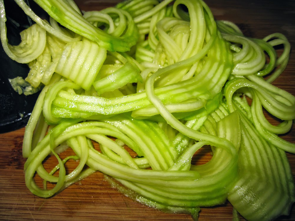 A Slice of Texas blog MAKE YOUR OWN DEHYDRATED ZUCCHINI PASTA Using