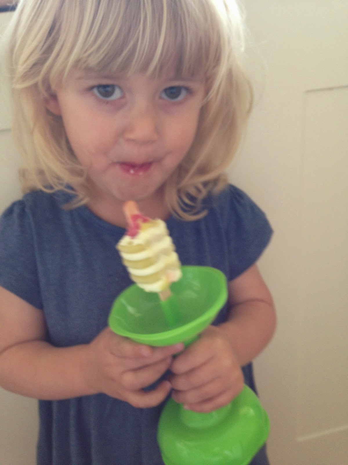 mamasVIb | V. I. BAKE: 5 products that make toddler lunchtimes a little easier - and mess free! | yum box | fun cone | toddler meals | mess free meals | try tidy for kids | ice creme cone holder | little globetrotter bib | kids bib | roll up bib | mamasVIB | sipsnap cup covers | cups for kids | toddler cups | travelling cover for cups | sip snap | yum  box | bento lunch boxes | lunch box for kids | healthy eating | mamasvib 