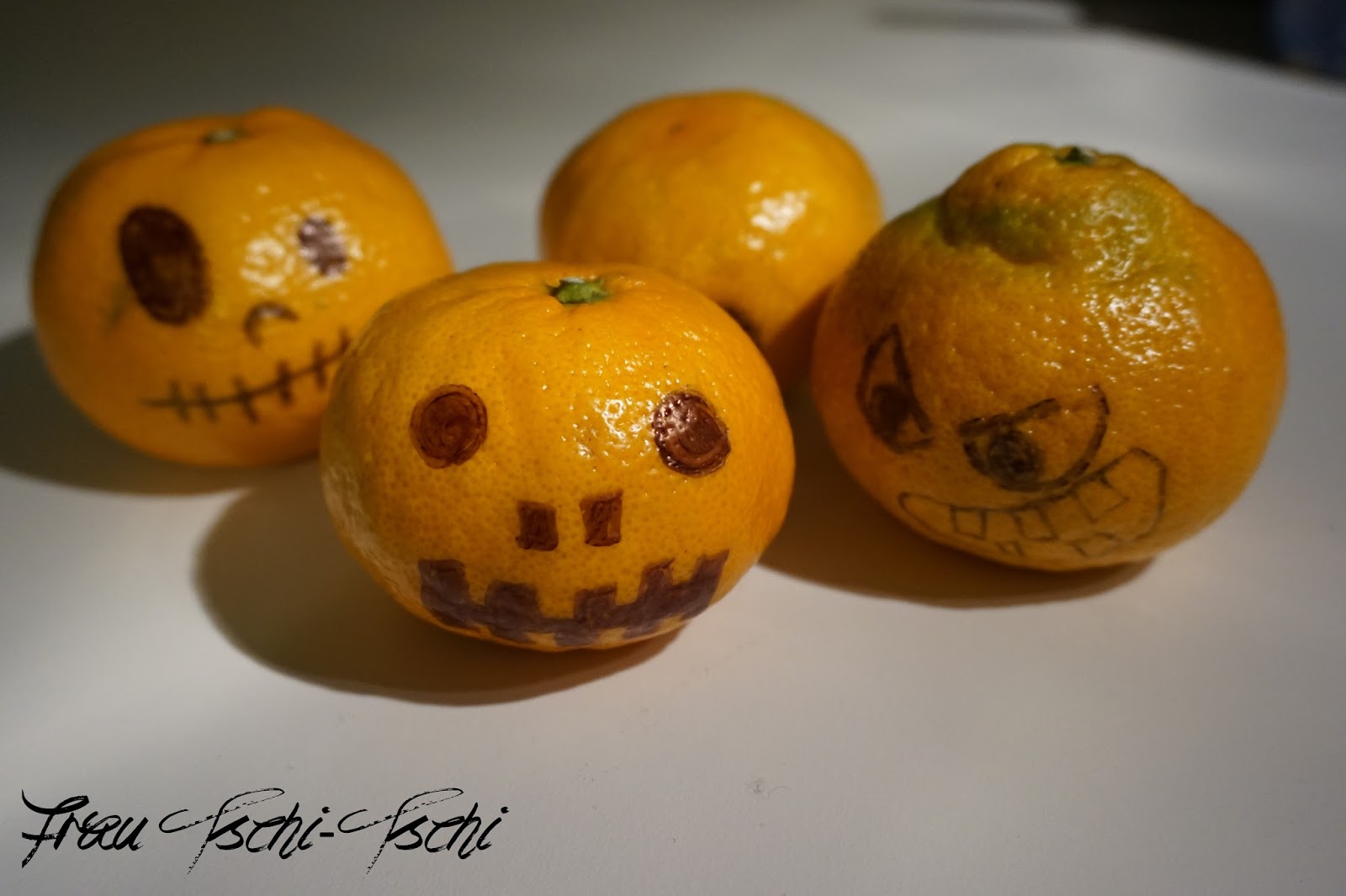 Frau TschiTschi Schaurige Mahlzeit