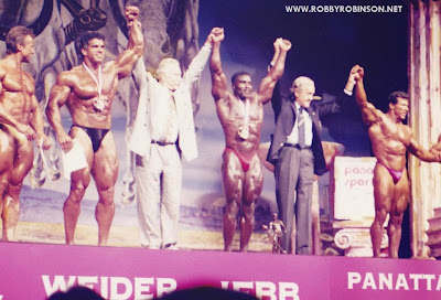 ROBBY ROBINSON - ABSOLUTE WINNER OF THE FIRST 1994 MR OLYMPIA MASTERS ON STAGE WITH LOU FERRIGNO, JOE WEIDER, BEN WEIDER AND BOYER COE Robby's dietary anabolic SUPPLEMENTS, OILS and HERBS for natural fat loss  and muscle growth at any age ▶  www.robbyrobinson.net/anabolic-pack.php